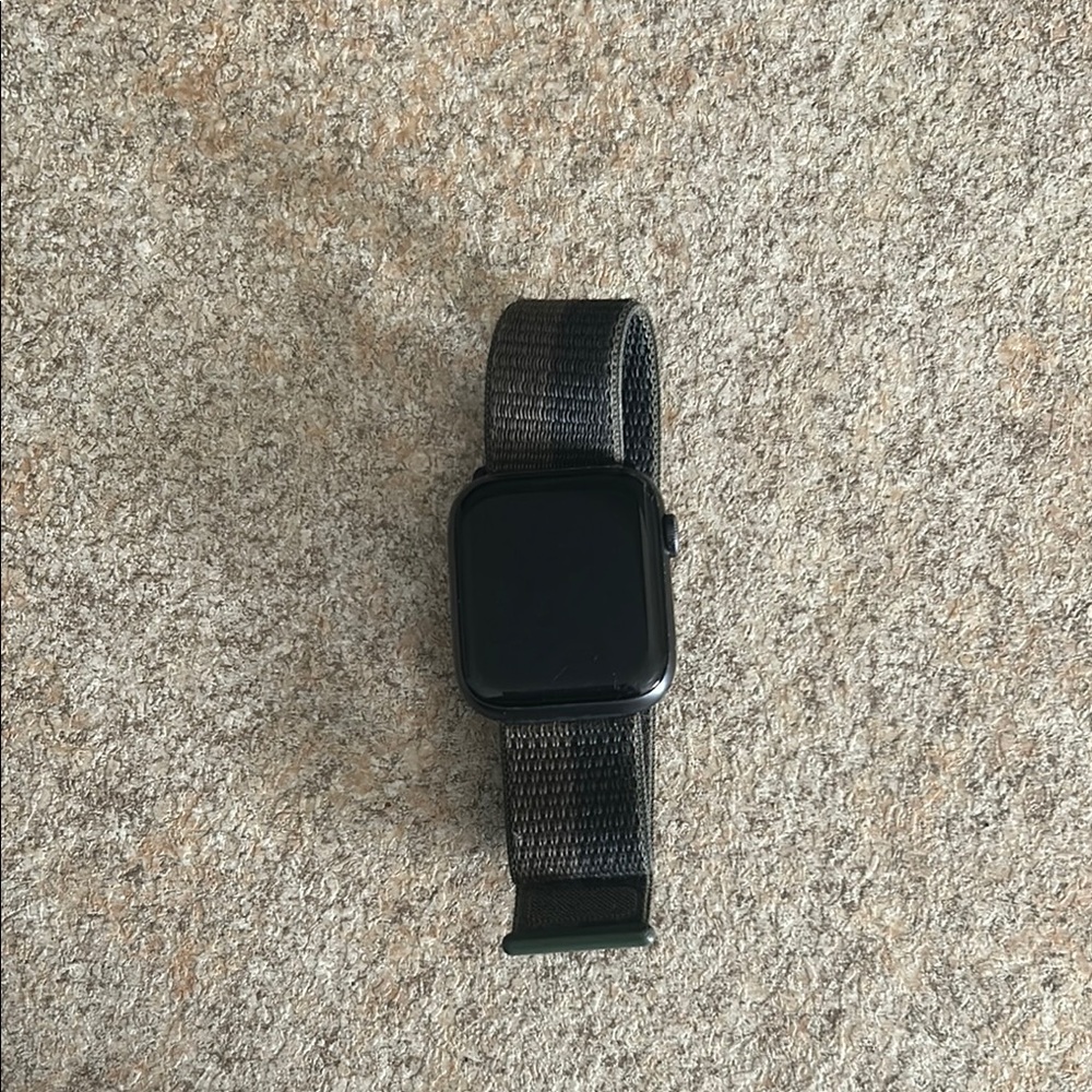 Black Apple Watch SE Smartwatch with Mesh Band